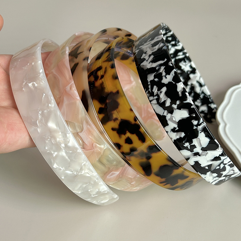 Korean acetate leopard print color hairband with teeth, anti-slip wide edge headband and hair clip, a versatile new for French style women going out pic 6