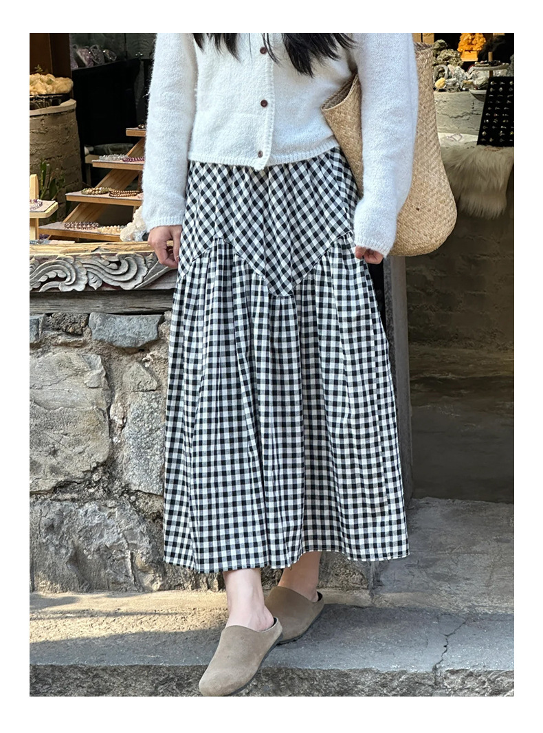 Retro blue checkered skirt for women in summer 2025. Petite, high-waisted, irregular mid-length, patchwork A-line skirt pic 11