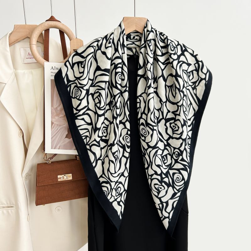 秋冬韩版白色花朵印花清新优雅90方巾人字纹披肩柔软亲肤保暖围巾详情18