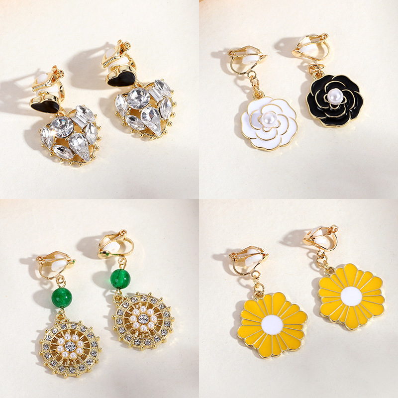 Triangular tassel ear clips, no ear holes, high-end, niche, artistic, retro, socialite ear hangers, light luxury, high-quality earrings wholesale pic 2