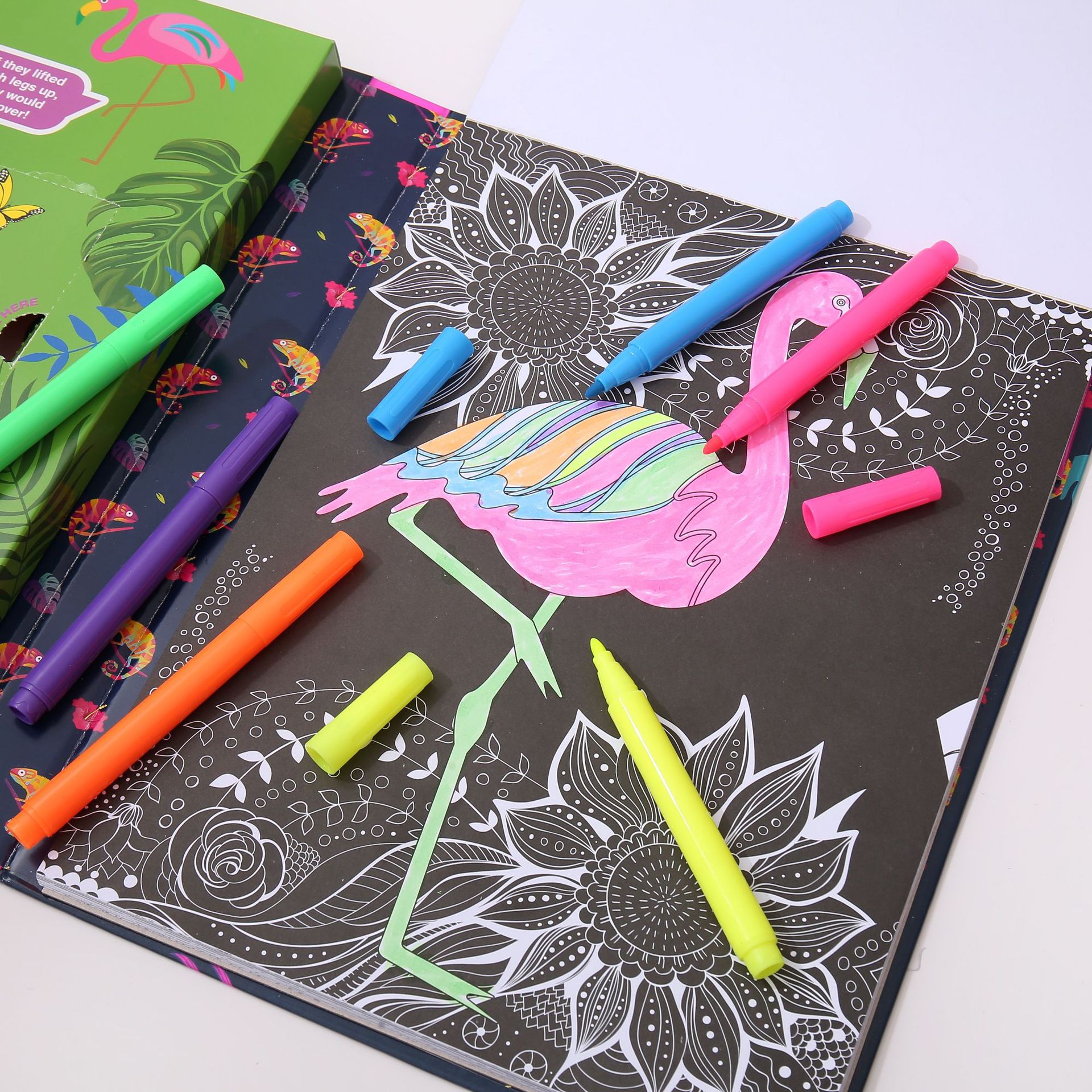 跨境独角兽卡通儿童涂色书绘画本学生炫彩涂鸦解压手绘填色套装详情14