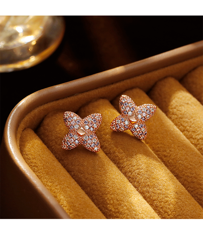 Hyacinth925 agujas de plata atmosférico premium sense ligeros pendientes de lujo de alta calidad circonitas micro incrustaciones triples flores de cuatro hojas pendientes mujer pic 6