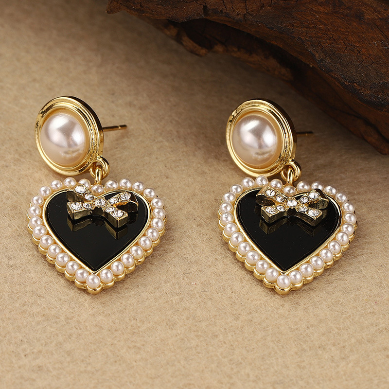 Pearl heart-shaped earrings with a light luxury and high-end feel, versatile and niche bow stud tassel earrings for women in the new summer of 2024 pic 17