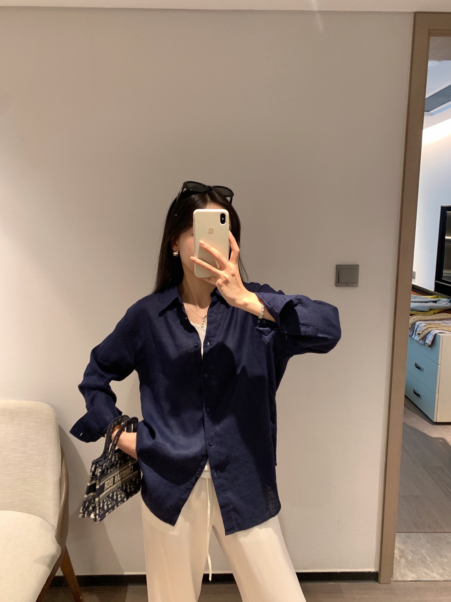 020810 春季新款女士刺绣亚麻平纹纯色简约宽松通勤舒适衬衣衬衫详情36
