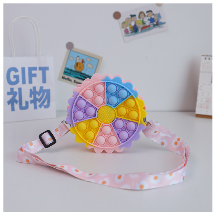 硅胶包2023新款指压儿童玩具包花朵彩虹灭鼠先锋零钱包单肩斜挎包详情2