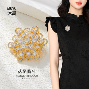 French elegant freshwater pearl camellia brooch, copper alloy inlaid with zircon, real gold electroplated, high-end fashion pin pic 5