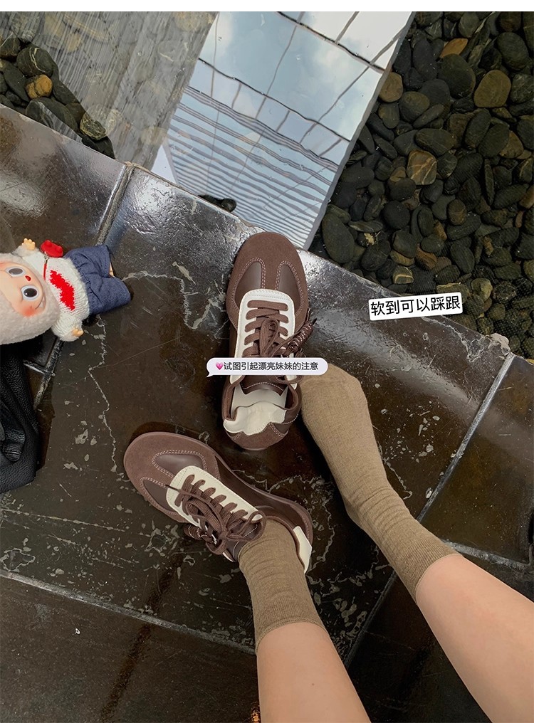 2025秋季新款圆头拼色系带板鞋女复古厚底挂件休闲德训鞋阿甘女鞋详情6