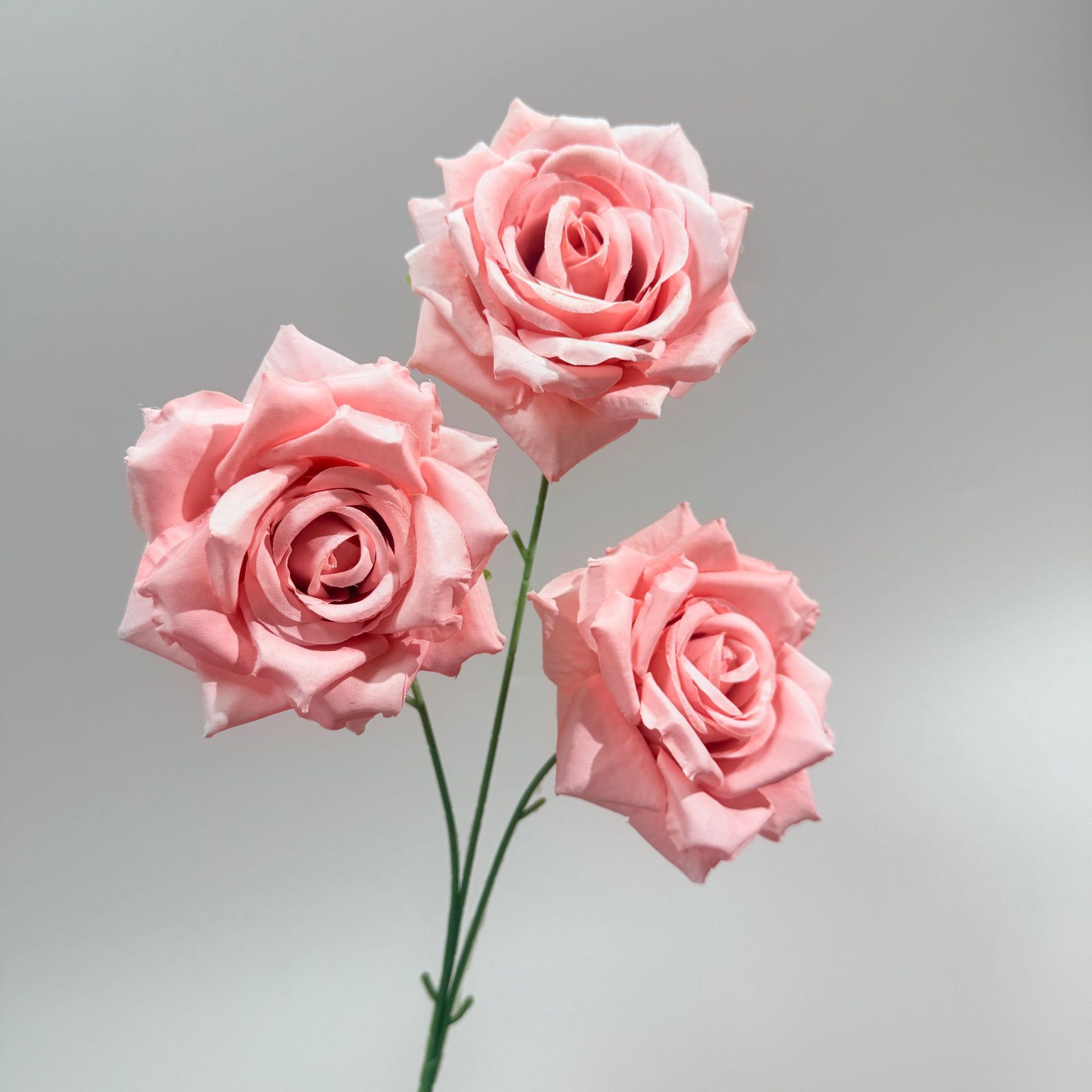 仿真花3头钻石玫瑰花婚庆装饰假花批发红色路引花材网红玫瑰瀑布详情7