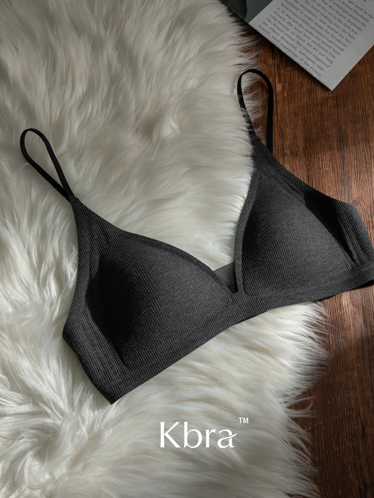 The frameless French deep V nude triangular cup bra for women, anti-sagging and beautiful back, gathers together. The summer thin bra is light and airy pic 13