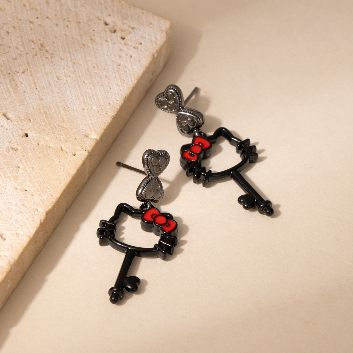 Sweet and cool cartoon glazed black kitty cat key stud earrings, fresh and sweet, fashionable and niche earrings pic 5