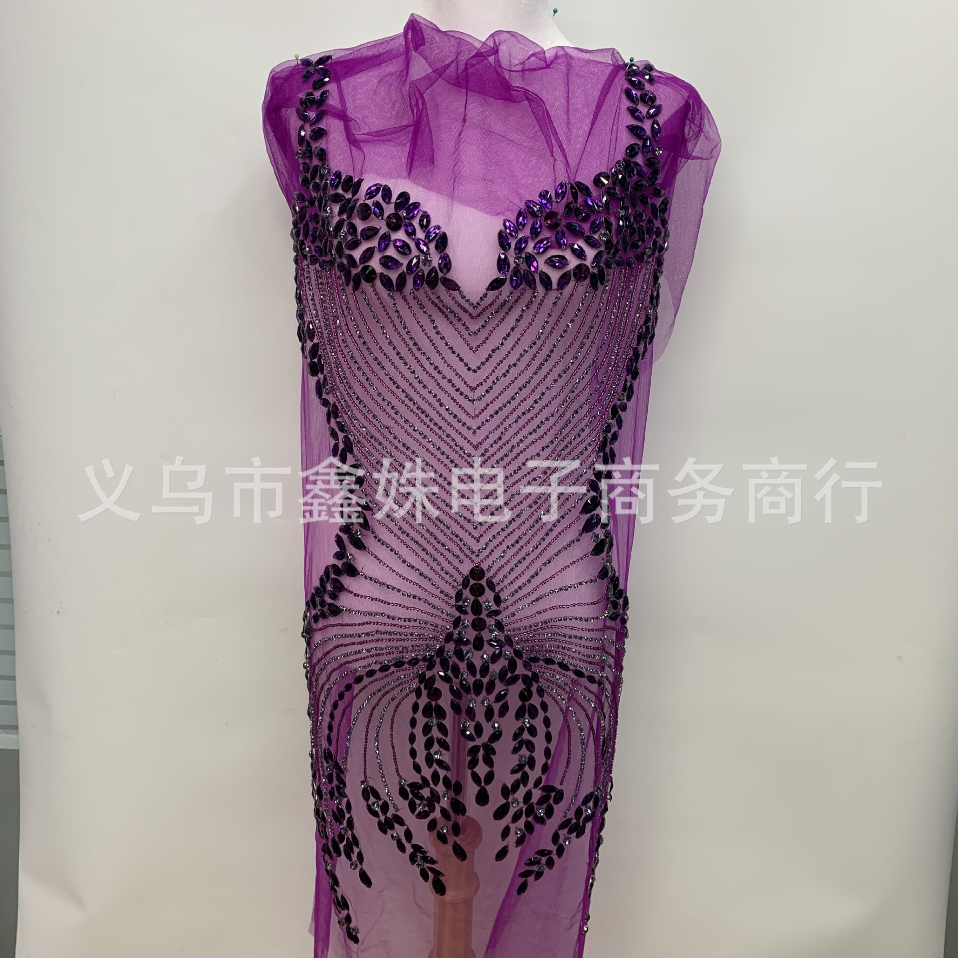 Green high-quality exquisite rhinestones are fashionable and sexy accessories for wedding dresses and evening gowns pic 12