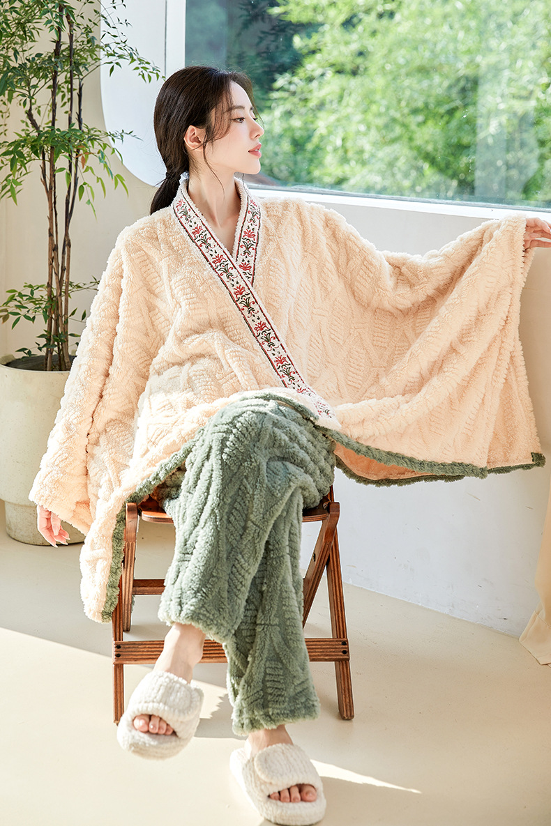 新中式提花舒棉绒披肩毯女士秋冬绣花披风毯午休盖毯可外穿详情15