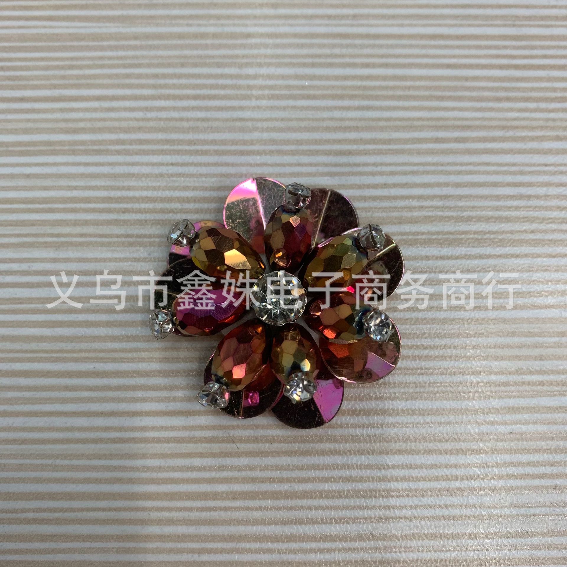 Камелия из гирлянды, гвозди с бусами, аксессуары DIY pic 4