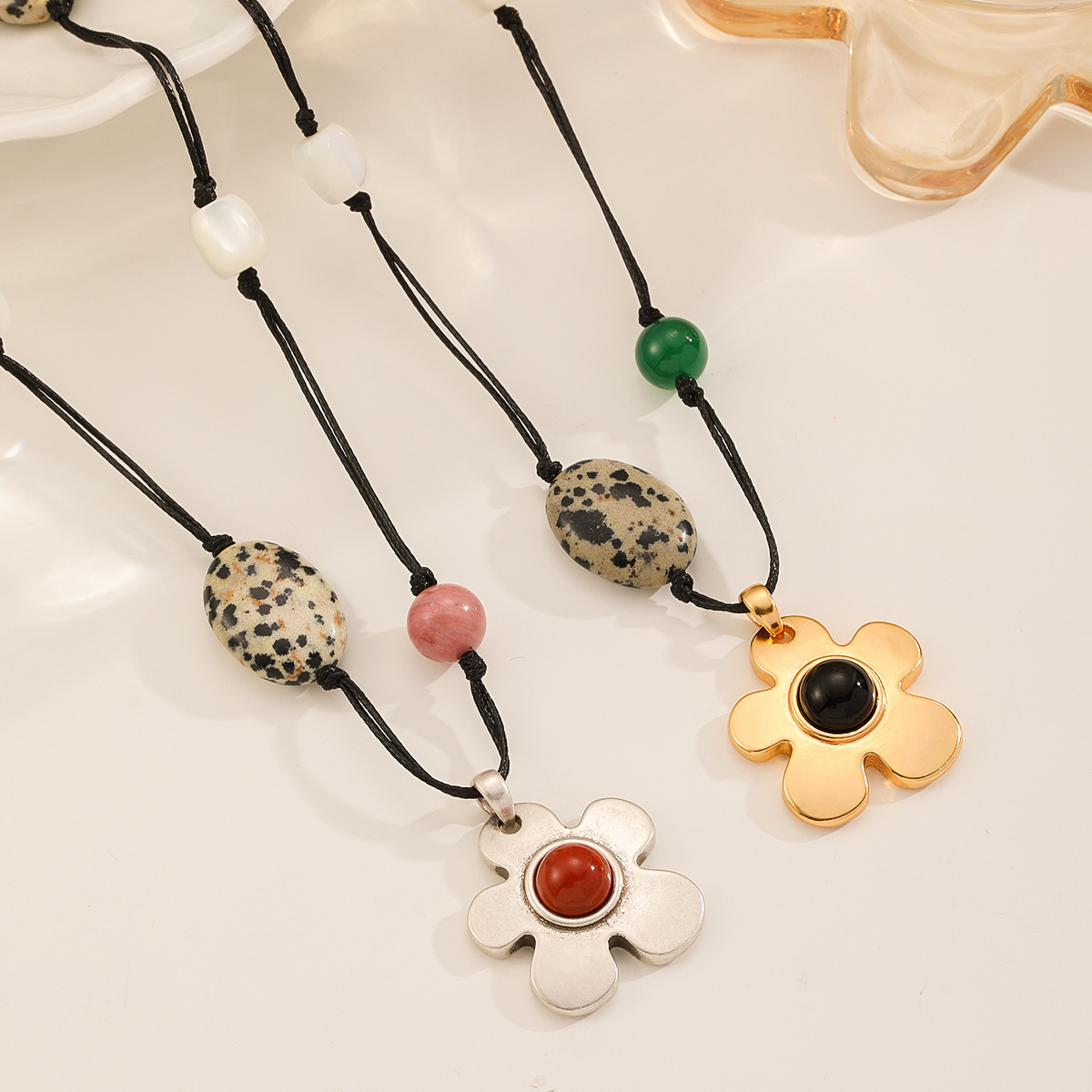Nasha Ethnic style wax rope spotted stone flower pendant necklace design sense, niche collarbone chain, fashionable and versatile necklace pic 12