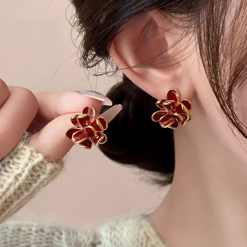 Unique wine-red flower stud earrings for women 2024 new stylish autumn and winter French niche design earrings pic 1