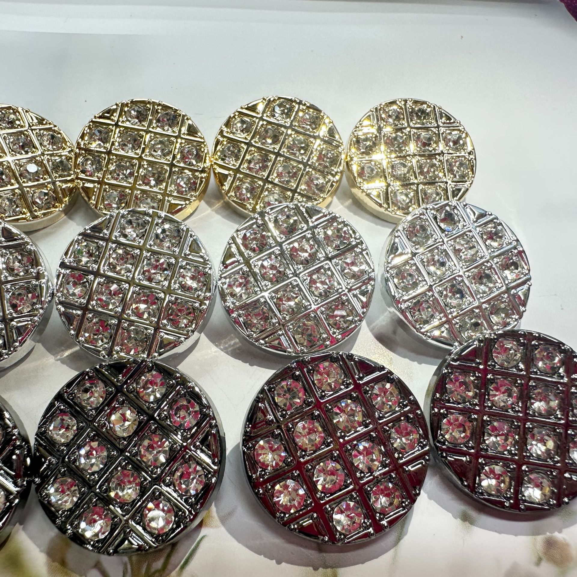 女士高端电镀精致时尚水钻镶钻大衣纽扣 毛衣开衫连衣裙衬衣小扣子 精美钮扣装饰品详情6