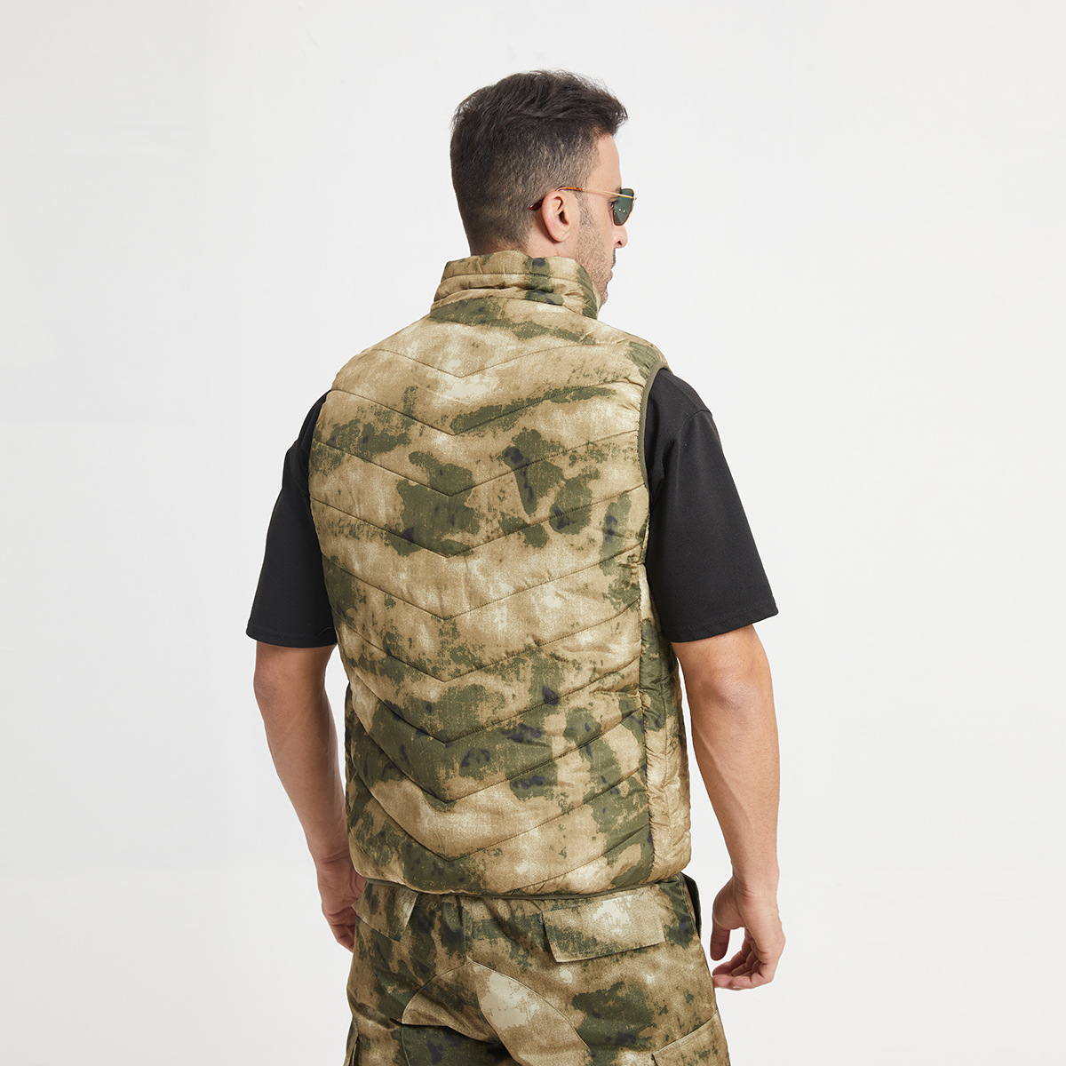  逸途 秋冬战术迷彩加厚马甲外套运动户外轻薄棉跑步保暖发热背心男外穿详情8