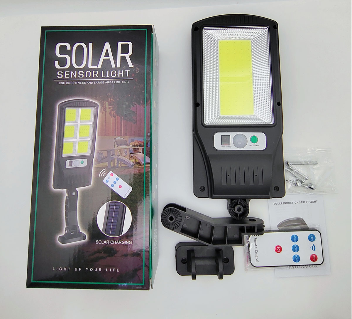 Solar outdoor lighting fixtures, human-sensing solar street lamps for villas, energy-saving and waterproof lighting fixtures pic 9