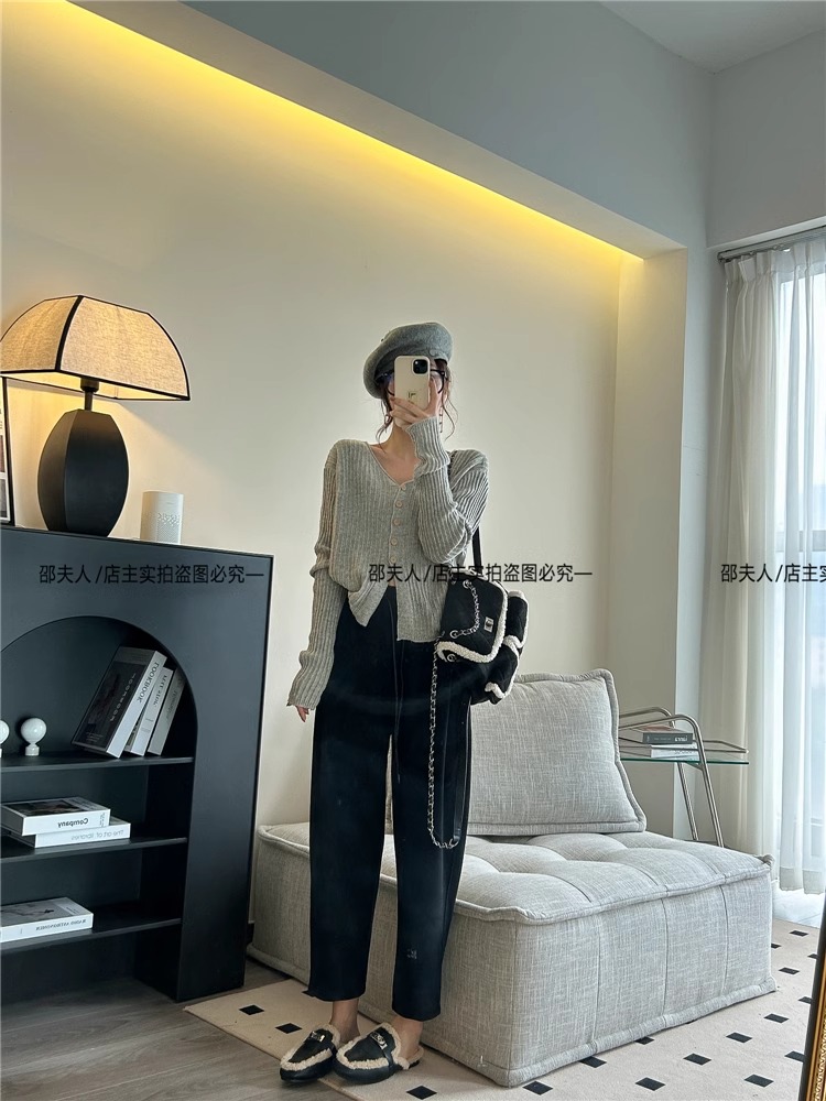 2024年新款女装秋季韩版薄款V领长袖针织开衫 宽松显瘦短款外穿上衣 女装加工精致时尚详情24