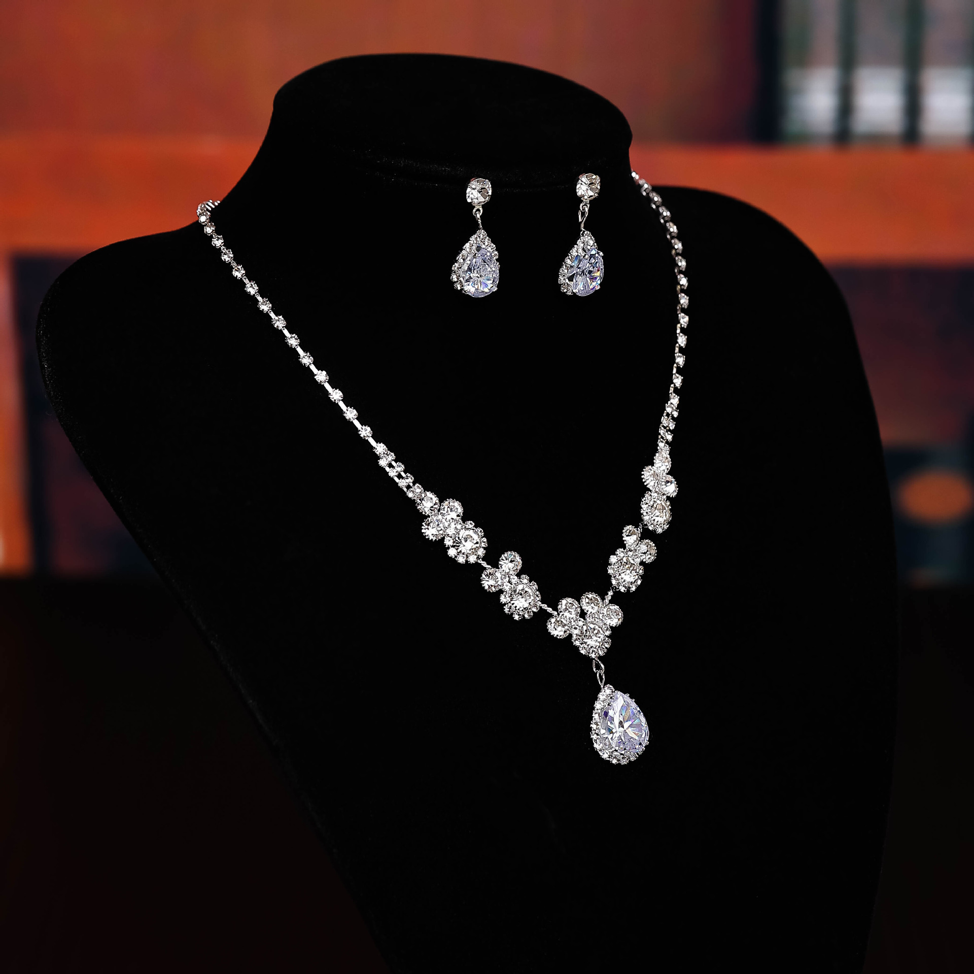 European and American cross-border bestseller earrings and jewelry sets for brides, wedding parties and banquets, rhinestones, necklaces and earrings pic 11