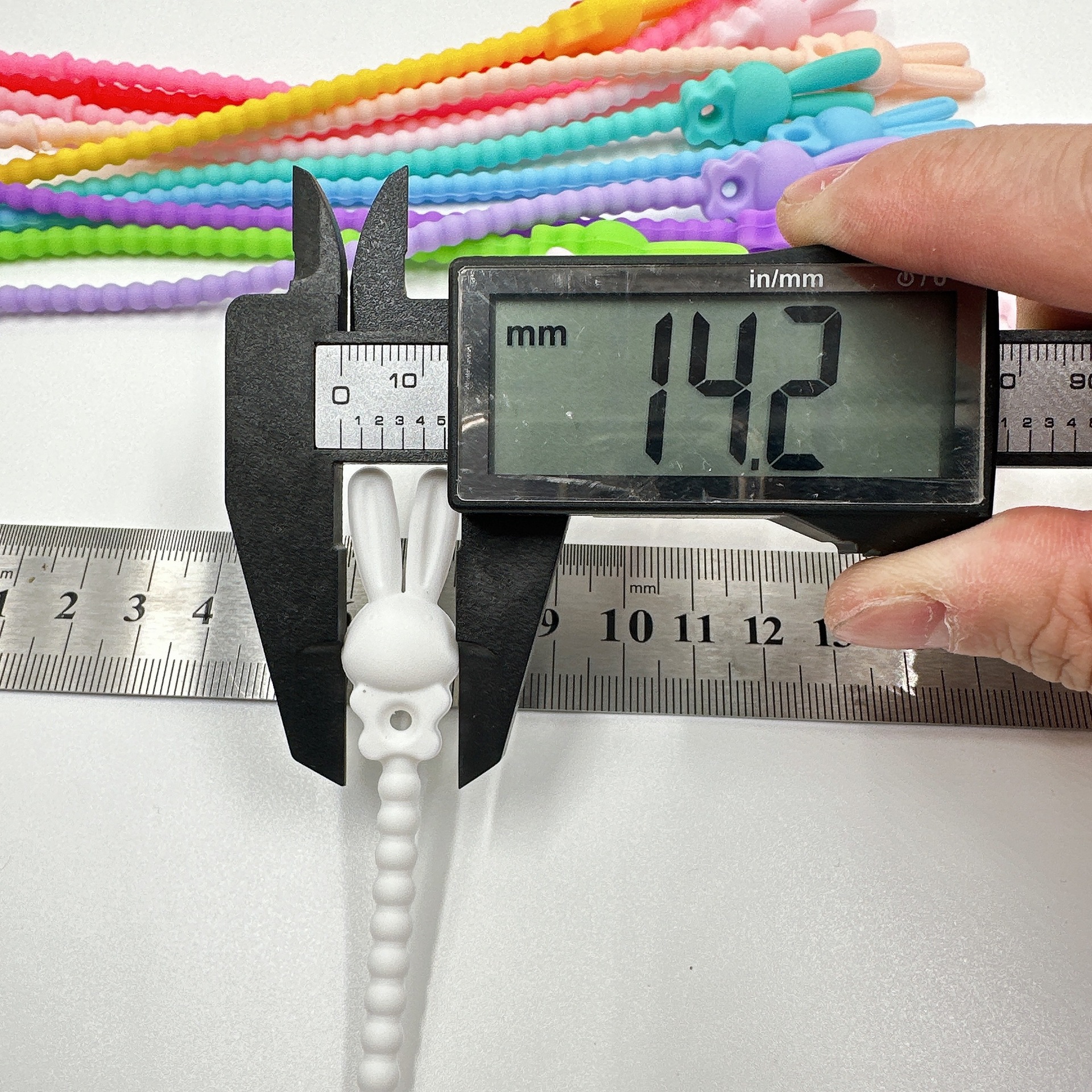 Korean version natural rainbow rubber rope binding, rabbit cartoon animal silicone cable tie, diy handmade accessory, toothbrush strap, cute, environmentally friendly and durable pic 7