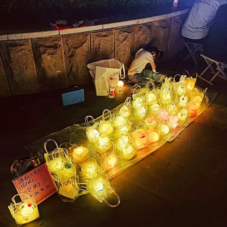 爆款网红摆摊小商品发光玩具批发夜市公园地摊儿童小夜灯活动礼物详情8