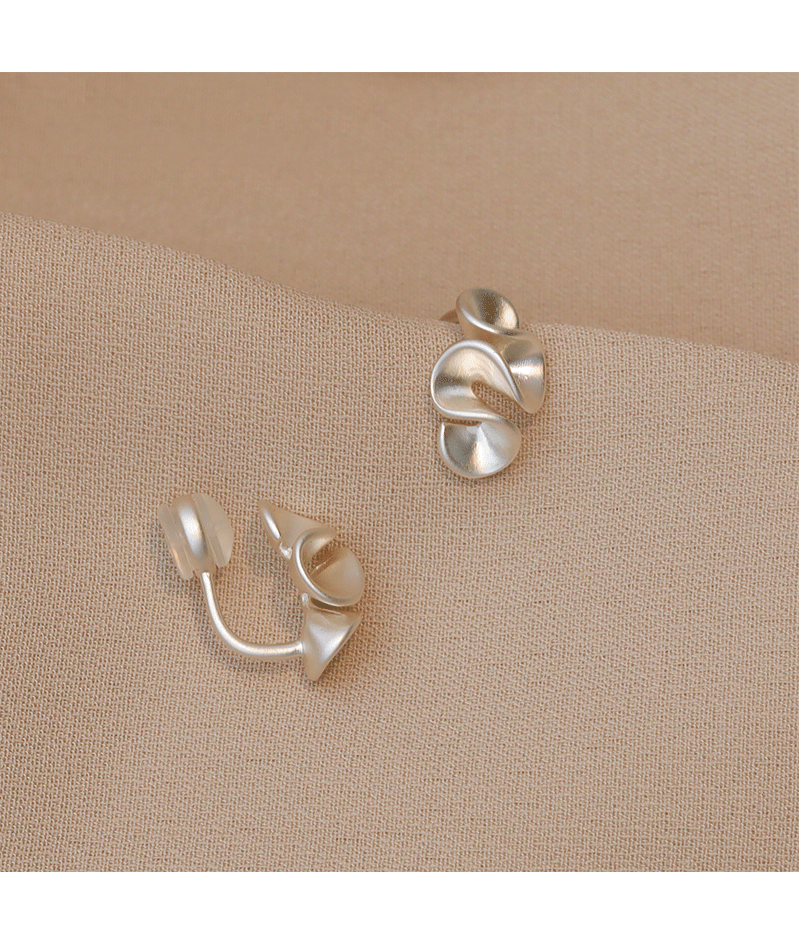 Japonés y coreano nicho plata brillante crema floral geométrico orejeras sin orejeras agujero de silicona para mujeres sin dolor orejeras de una sola pieza multi pic 7
