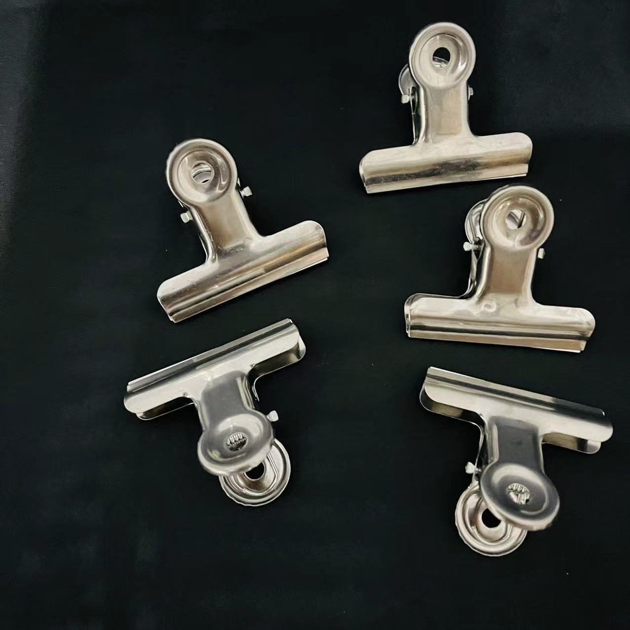 【 Zone 2-4 】 No. 4 Round Head Ticket holder 20/ pack 1600/ piece No. 4 Round head Ticket holder, ticket holder, metal galvanized iron holder, organizing holder, book holder, stationery, office holder, 1 yuan supply pic 3