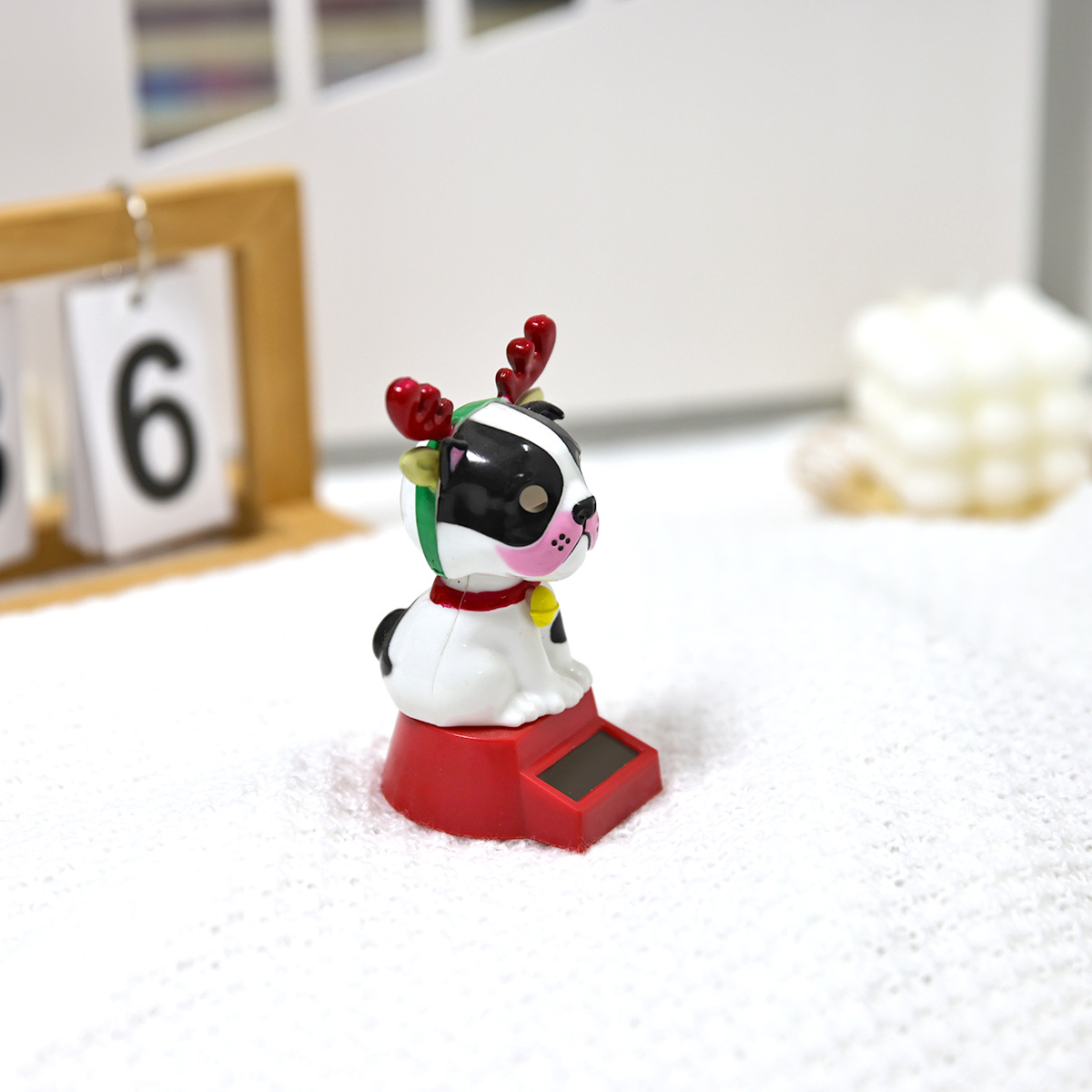 太阳能公仔圣诞节圣诞狗鹿角太阳能摇摆器摇头公仔车载汽车摆件详情8