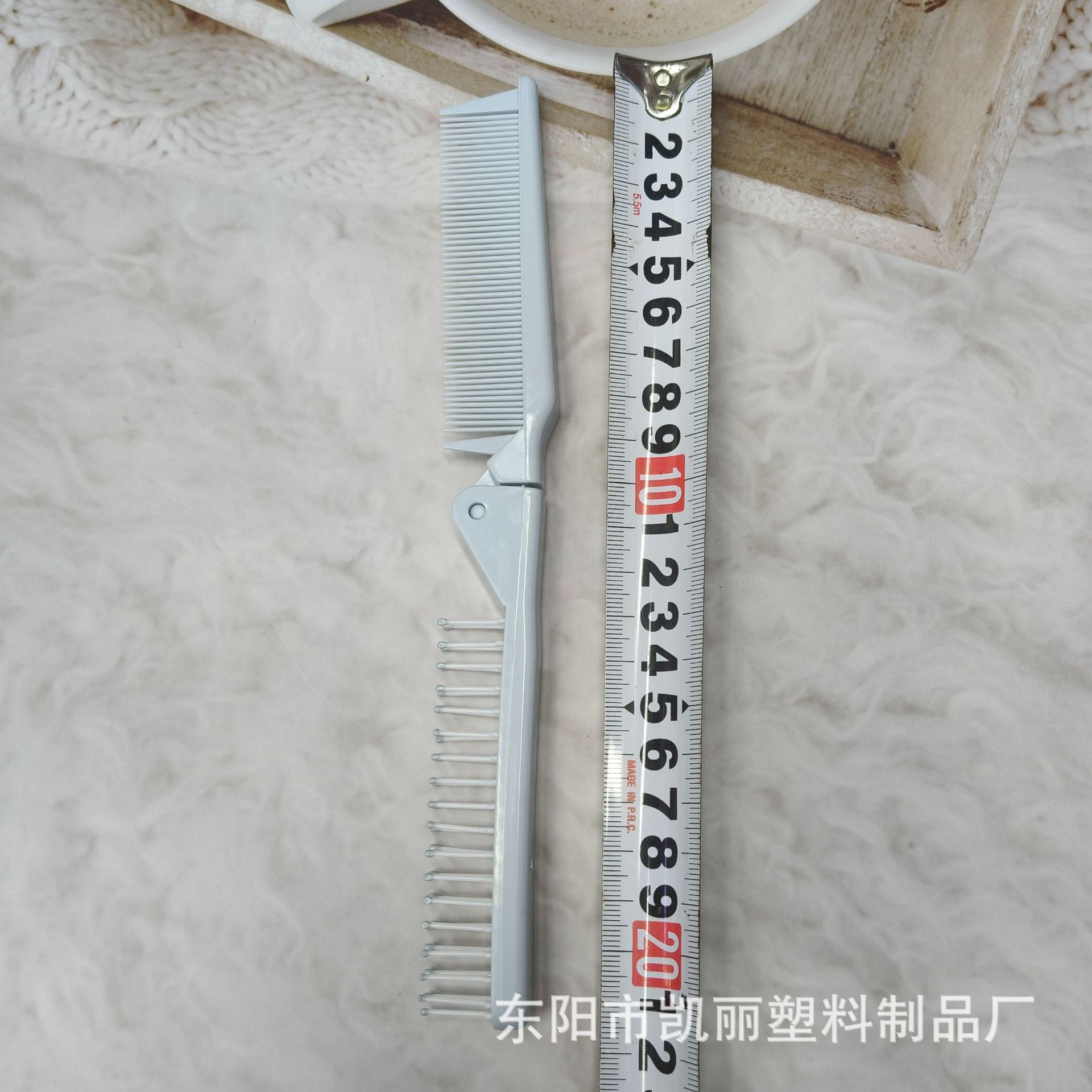 批发小商品易打理平梳塑料梳子宽齿细齿旅行便携小随身可折叠梳子详情6