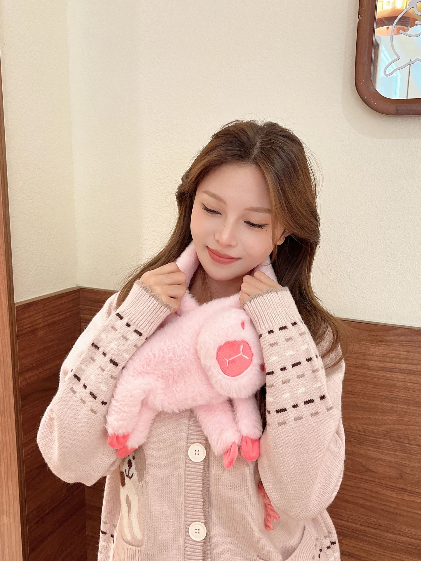 2025原创新款交叉围脖女冬季保暖百搭学生情侣围巾毛绒加厚仿兔毛卡皮巴拉围巾亲子款详情10