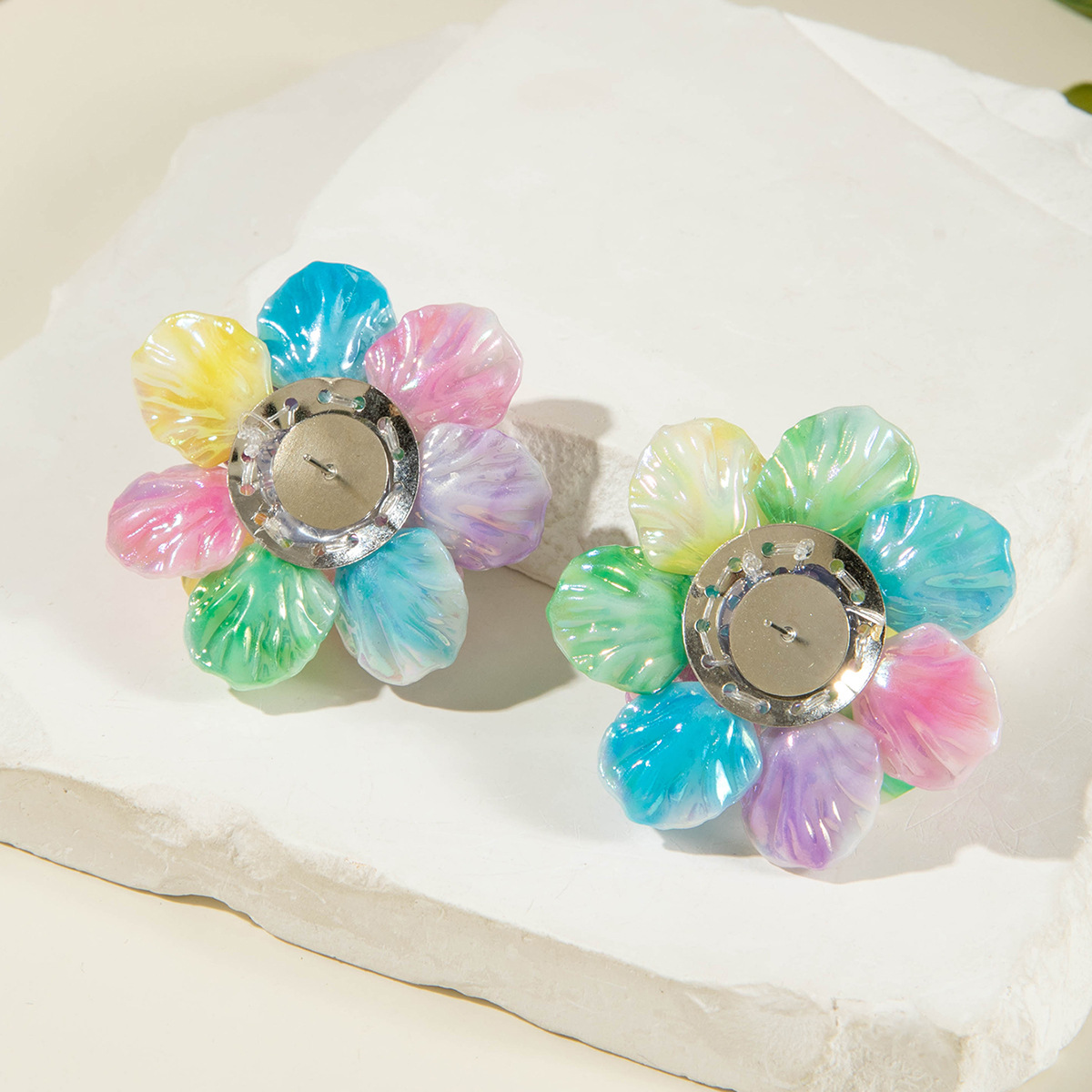 亚马逊跨境清新甜美彩色树脂花瓣花朵耳钉气质多巴胺 耳环耳饰女详情13