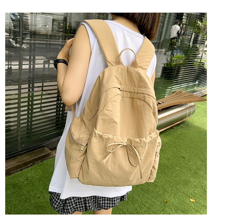 新款时尚轻便简约双肩包女日系文艺学生书包休闲运动旅行纯色背包详情7