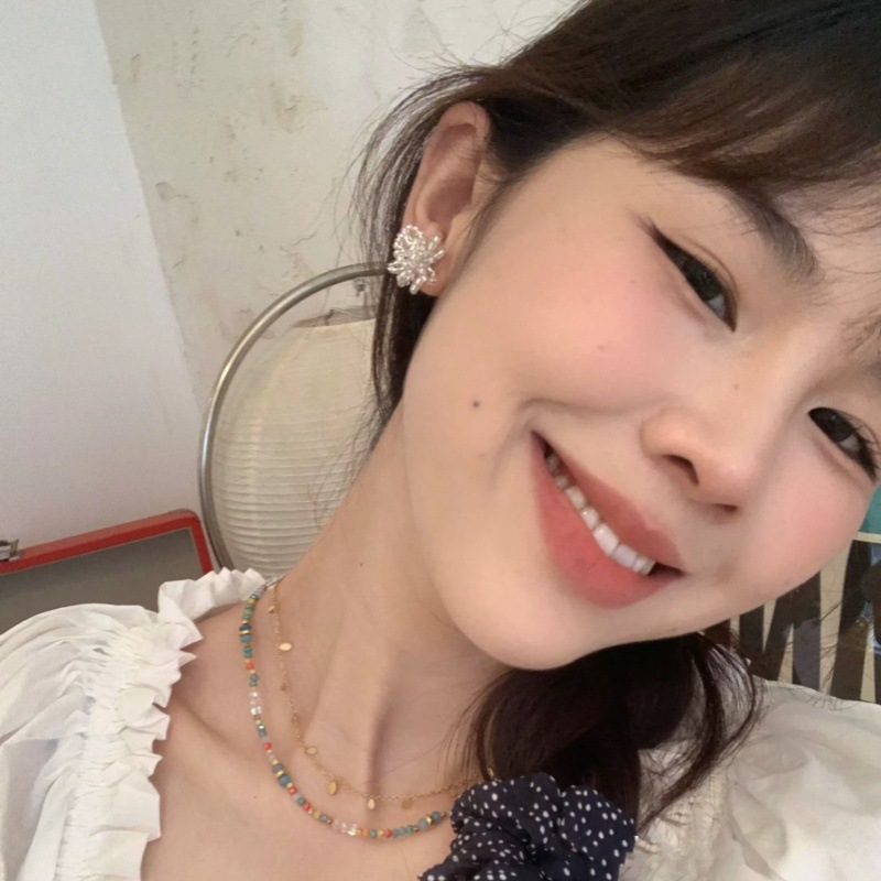 ins韩国小众银色串珠耳钉女925银针设计透明球球珍珠编织花朵耳环详情3