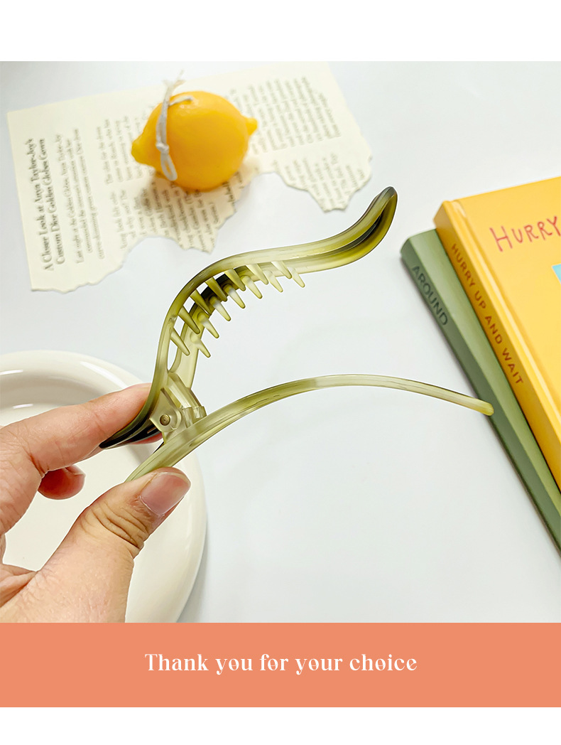 The gradient matte duckbill hairpin from Dongdaemun, South Korea, features a simple yet sophisticated hairpin top clip and a hair accessory for the back of the head pic 12