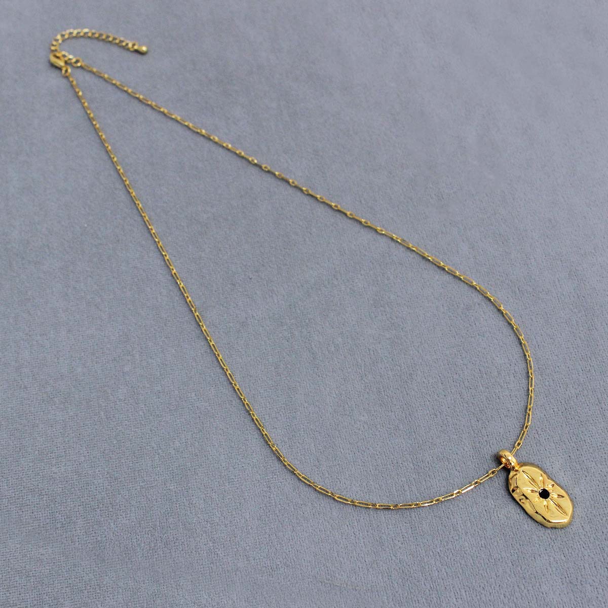 Elis*法国盾牌项链 25年早春新款小众精致高级感八芒星盾牌锁骨链详情4