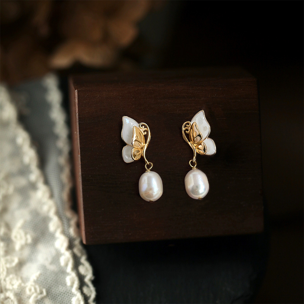 Freshwater pearl French elegant butterfly handcrafted design, small commuter light luxury style earrings, factory earring accessories pic 4