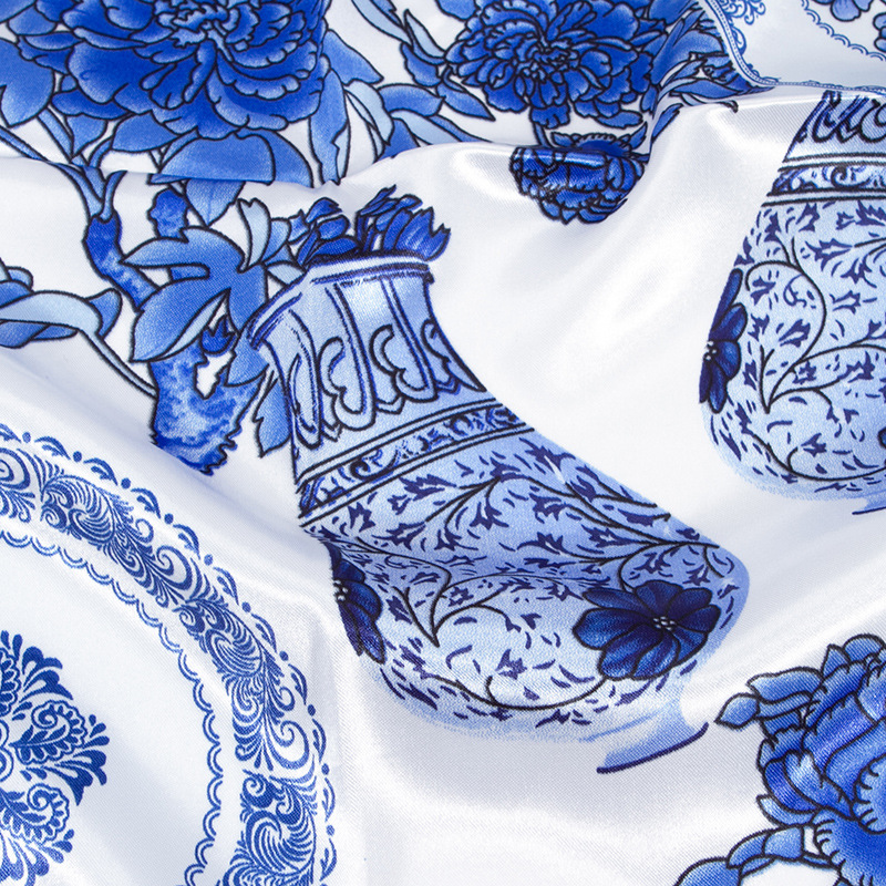 国潮90cm大方巾女士围巾 中国风青花瓷印花头巾缎面披肩色丁围巾批发详情8