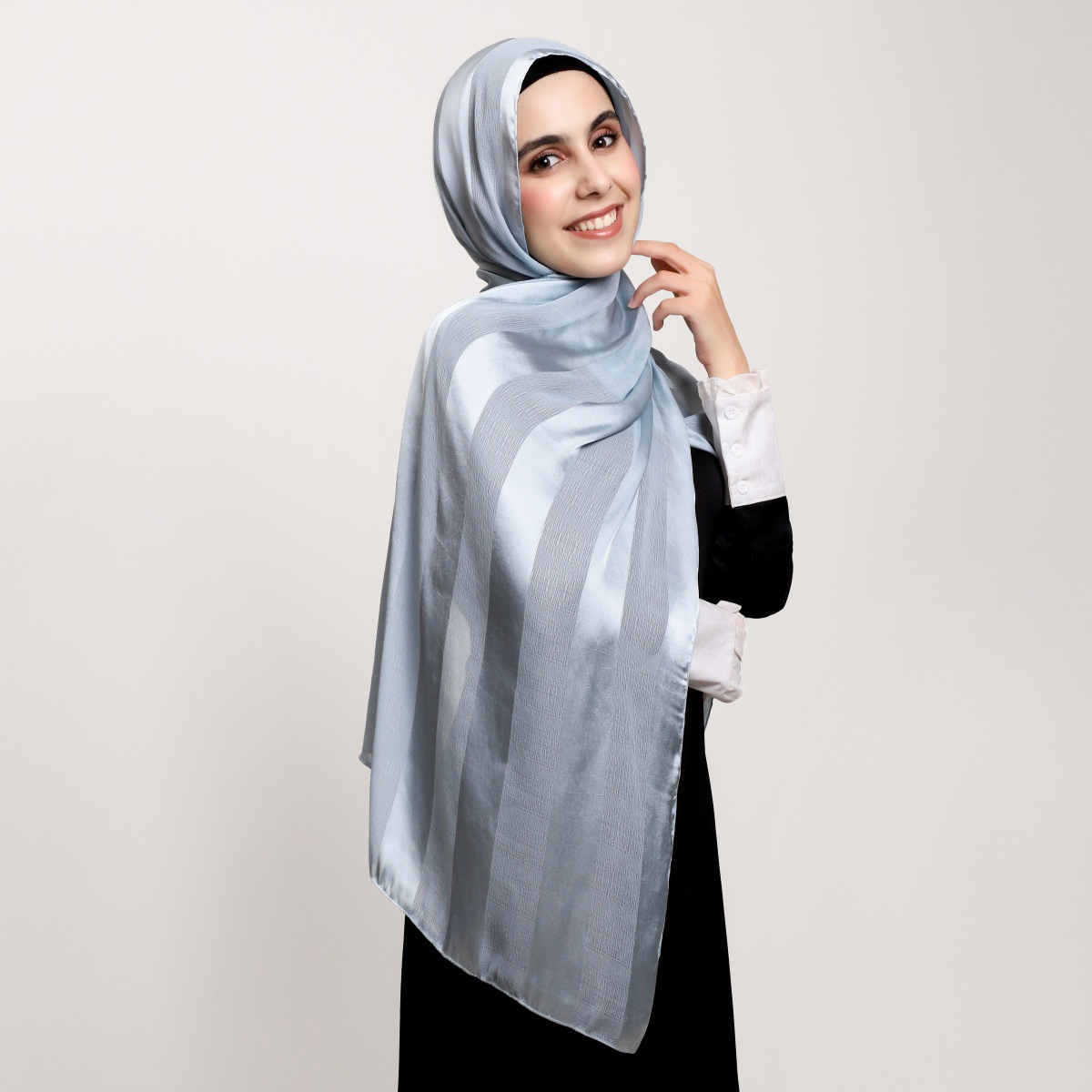 百搭宽条纹镂空纯色缎面长巾丝滑柔软透气仿真丝女包头巾旅行披肩详情7