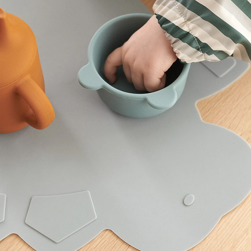 跨境创意硅胶餐垫 半圆加厚隔热防烫防滑垫 硅胶杯垫易清洗耐高温详情5