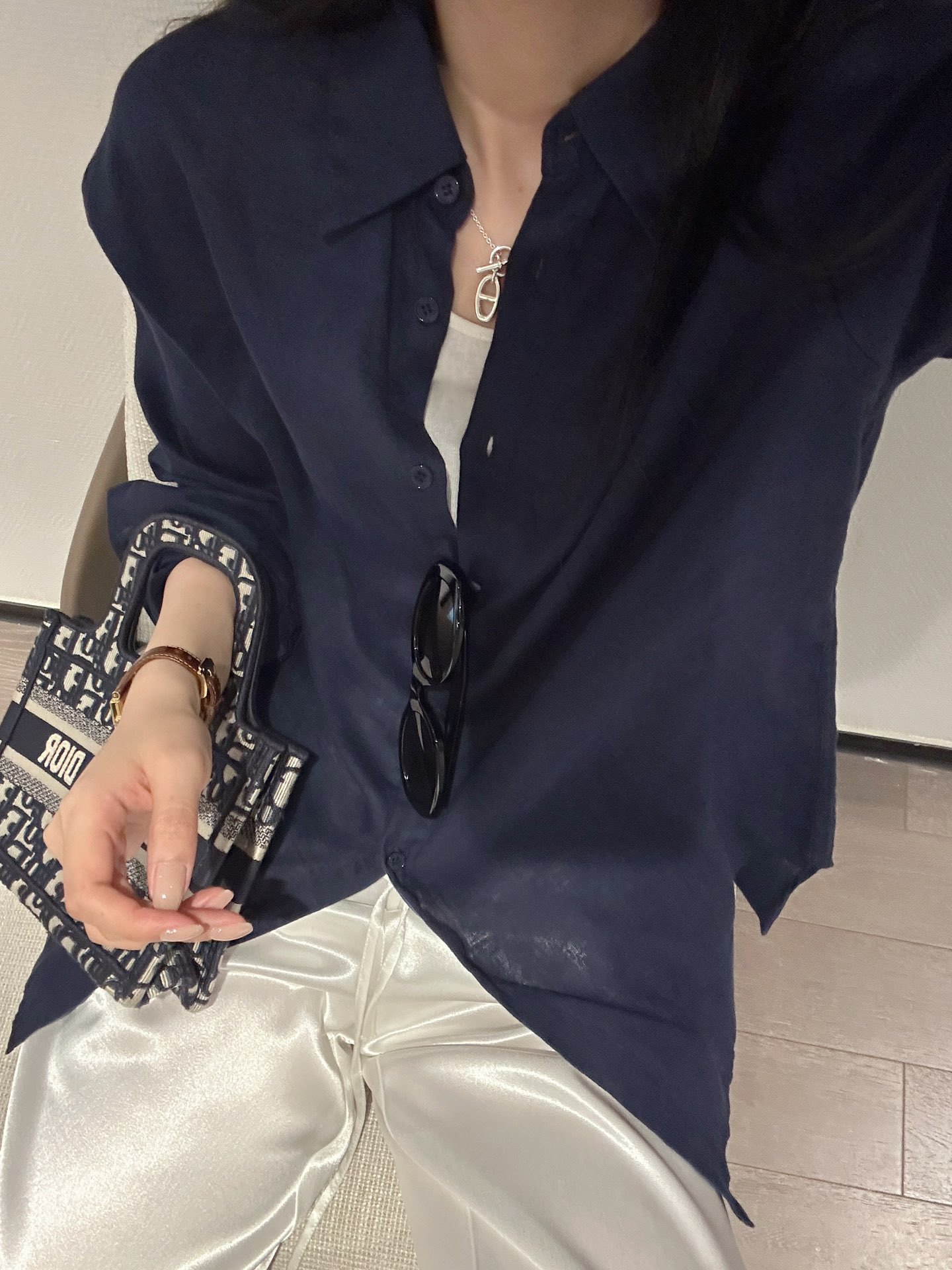 020810 春季新款女士刺绣亚麻平纹纯色简约宽松通勤舒适衬衣衬衫详情33