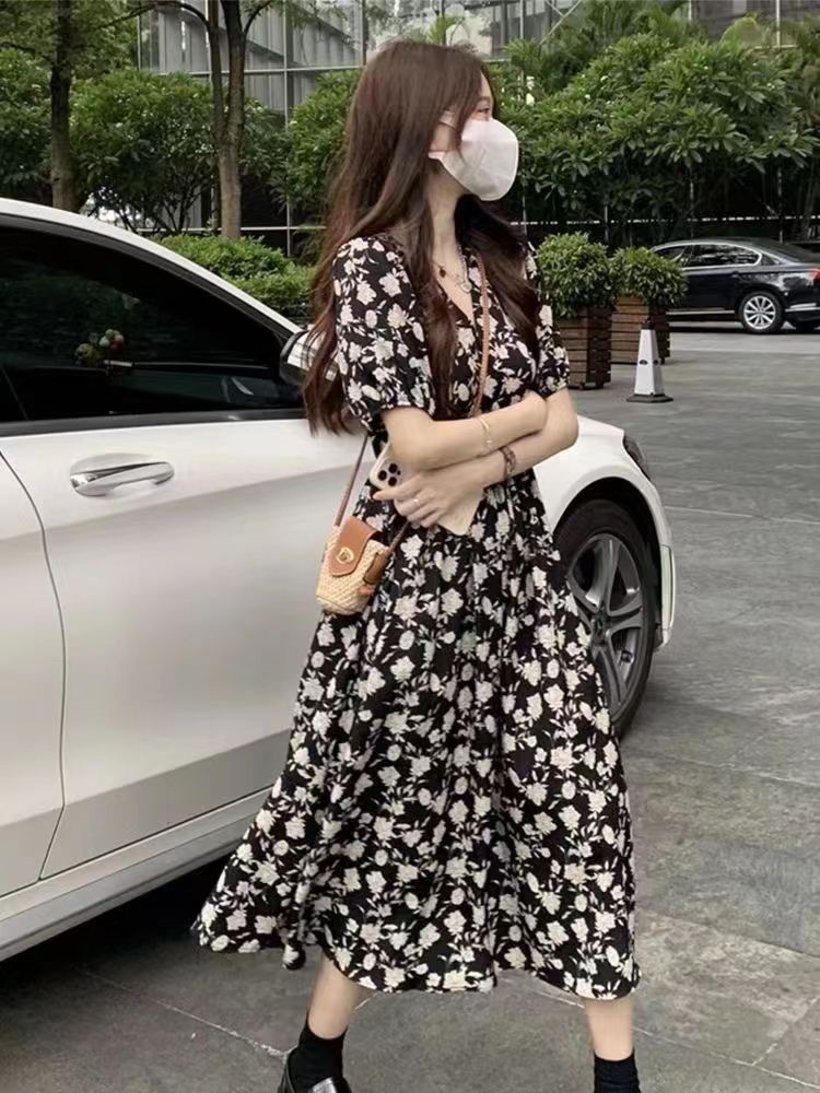 女装2024夏款碎花连衣裙过膝长款收腰显瘦V领高级感风短袖连衣裙详情12