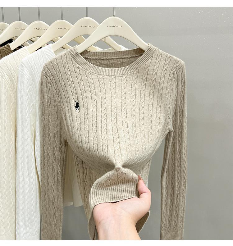 A loose embroidered knitted base layer for women can be paired with a new autumn and winter stylish long-sleeved white sweater with a twist pattern pic 17