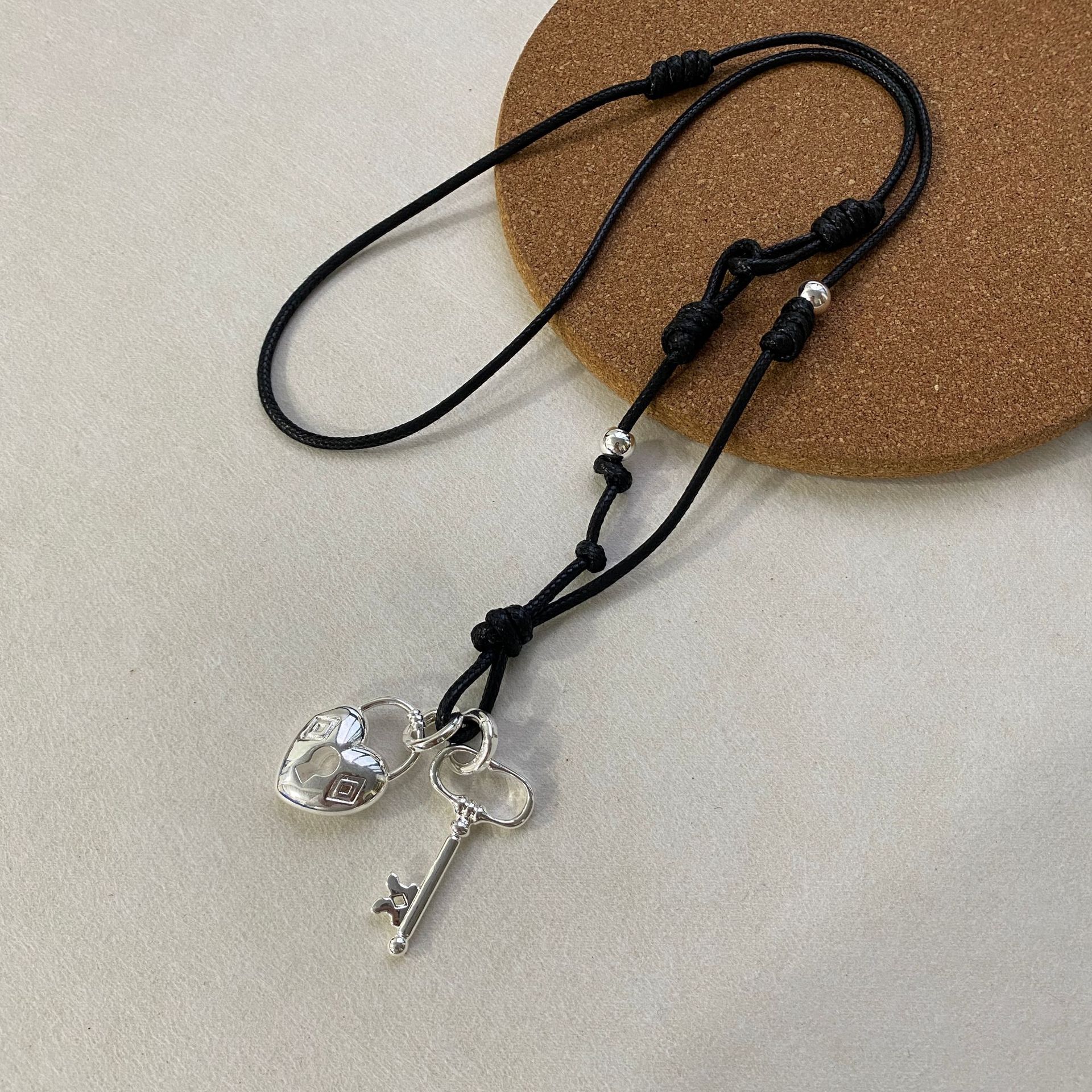 秋冬博主同款不规则长毛衣链小众设计高级感爱心锁链钥匙链项链女详情4