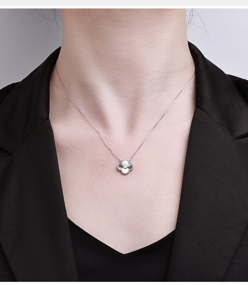 Zhuoheng selects the new 2026 four-leaf clover necklace for women, a sweet, niche and light luxury necklace, as a birthday gift for your girlfriend Moissanshi pic 4