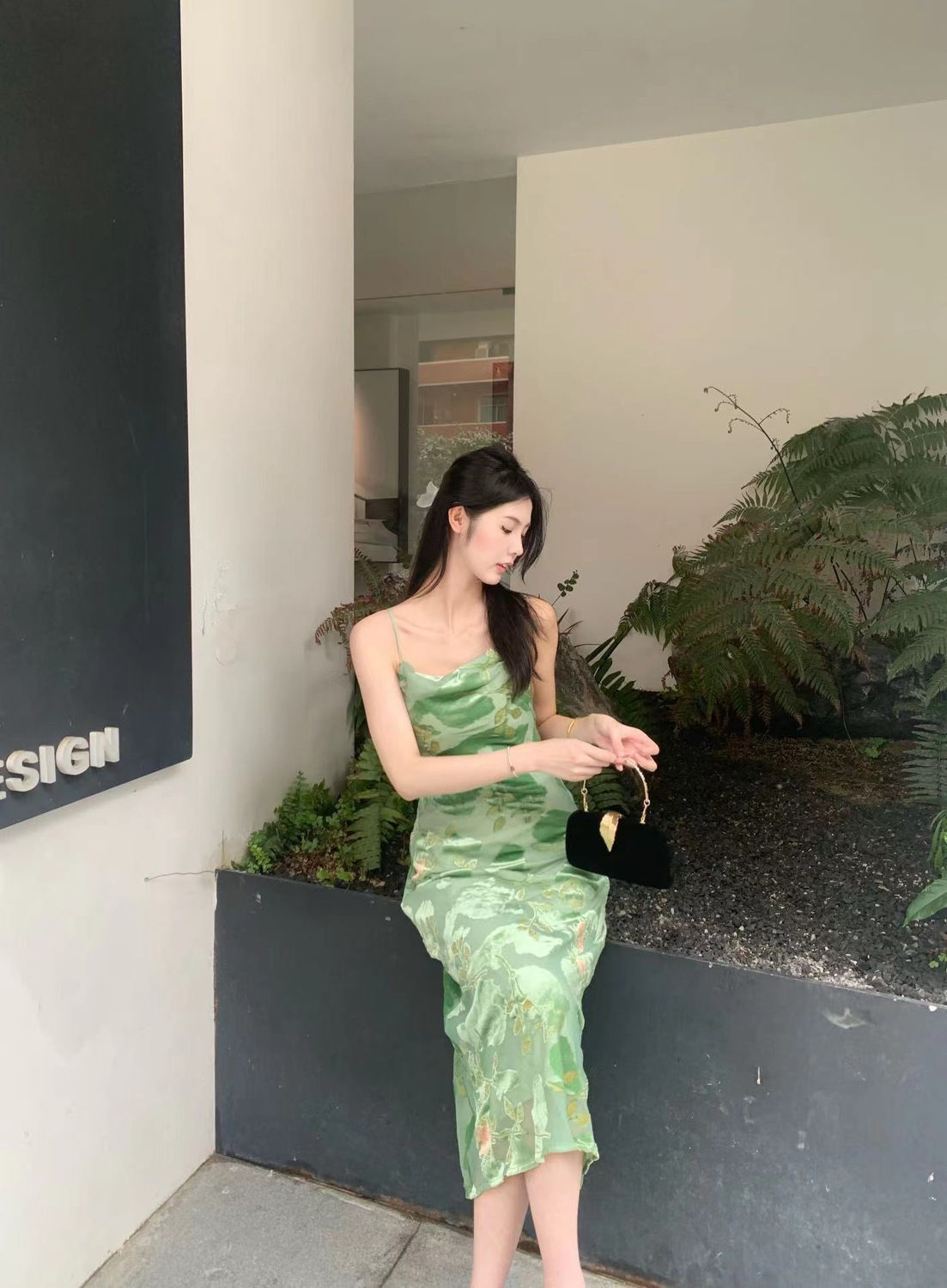 新款跨境外贸丝绒晚宴包闪钻女包旗袍包名媛手拿包绒面斜跨派对包详情4