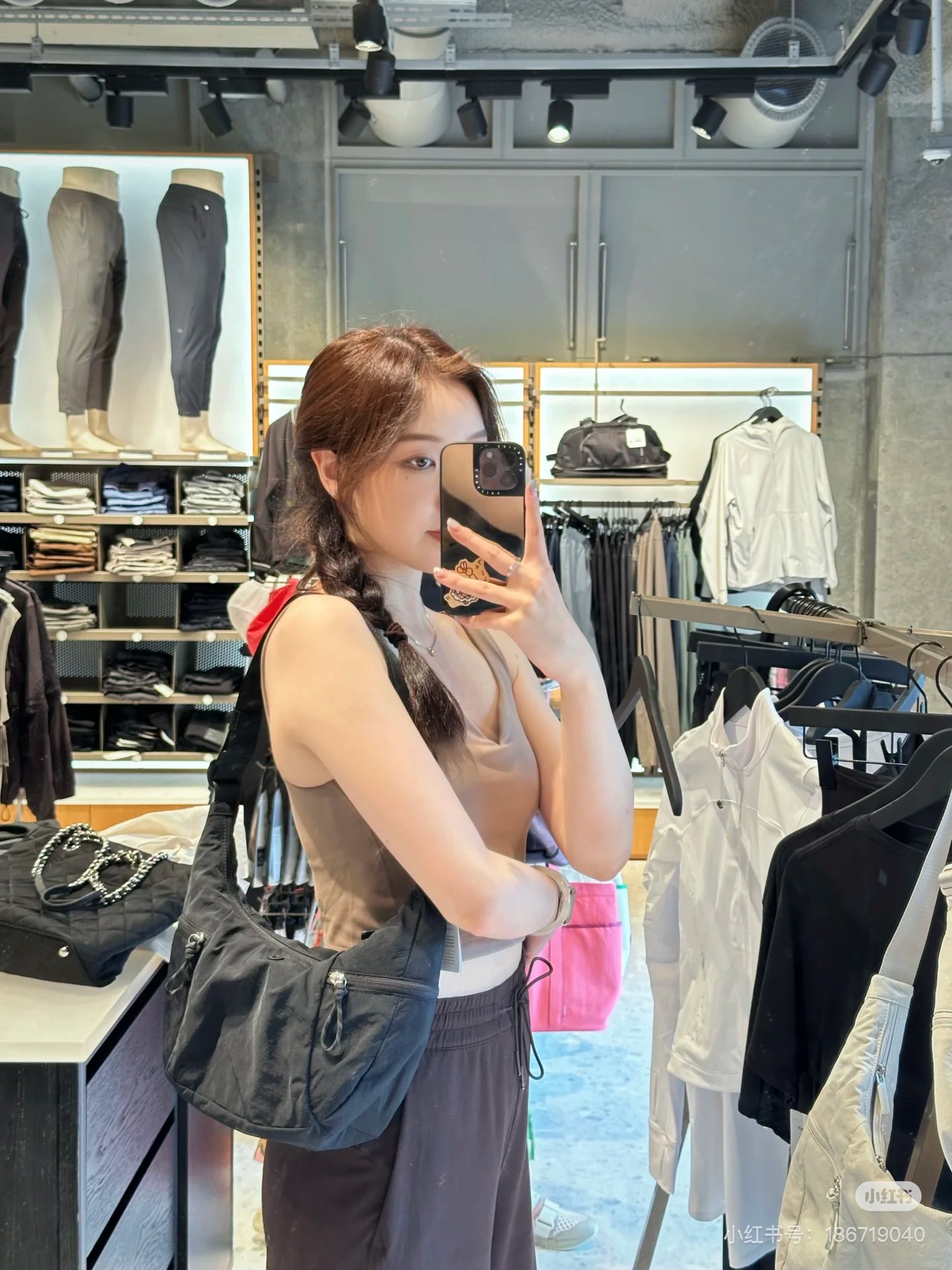 lululemon包大容量休闲百搭13L牛角包月牙包小众女士单肩斜挎包详情6