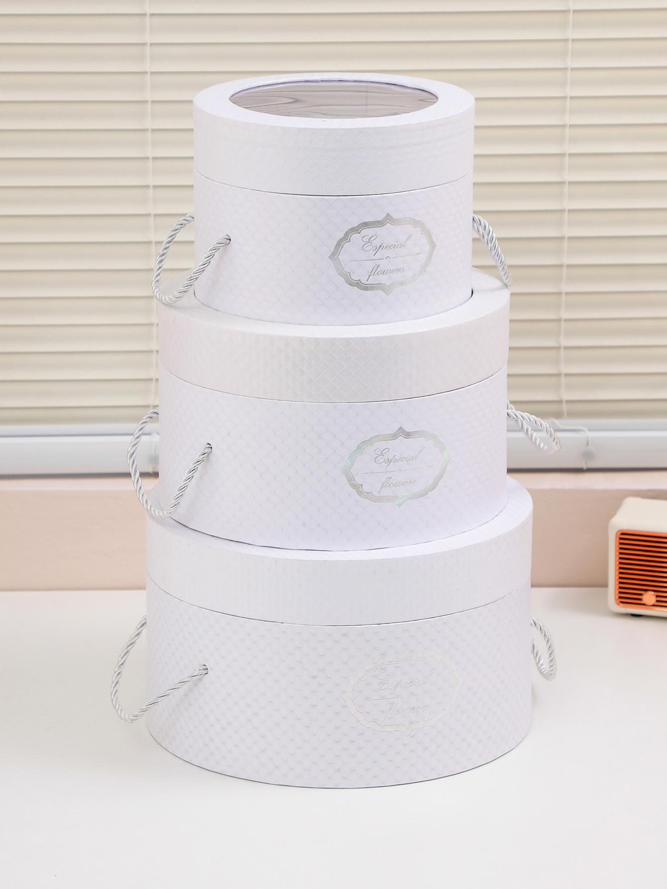 套装抱抱桶批发 鲜花礼品盒七夕花盒插花桶 教师节花束桶圆形福桶详情11