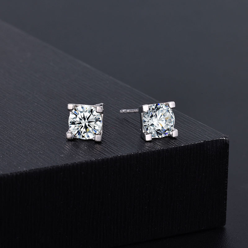 Zhuoheng selects 925 sterling silver and white gold bull horn and bull head ear studs, set with one-carat moissanite four-pronged ear studs and earrings, which are unique and simple pic 2