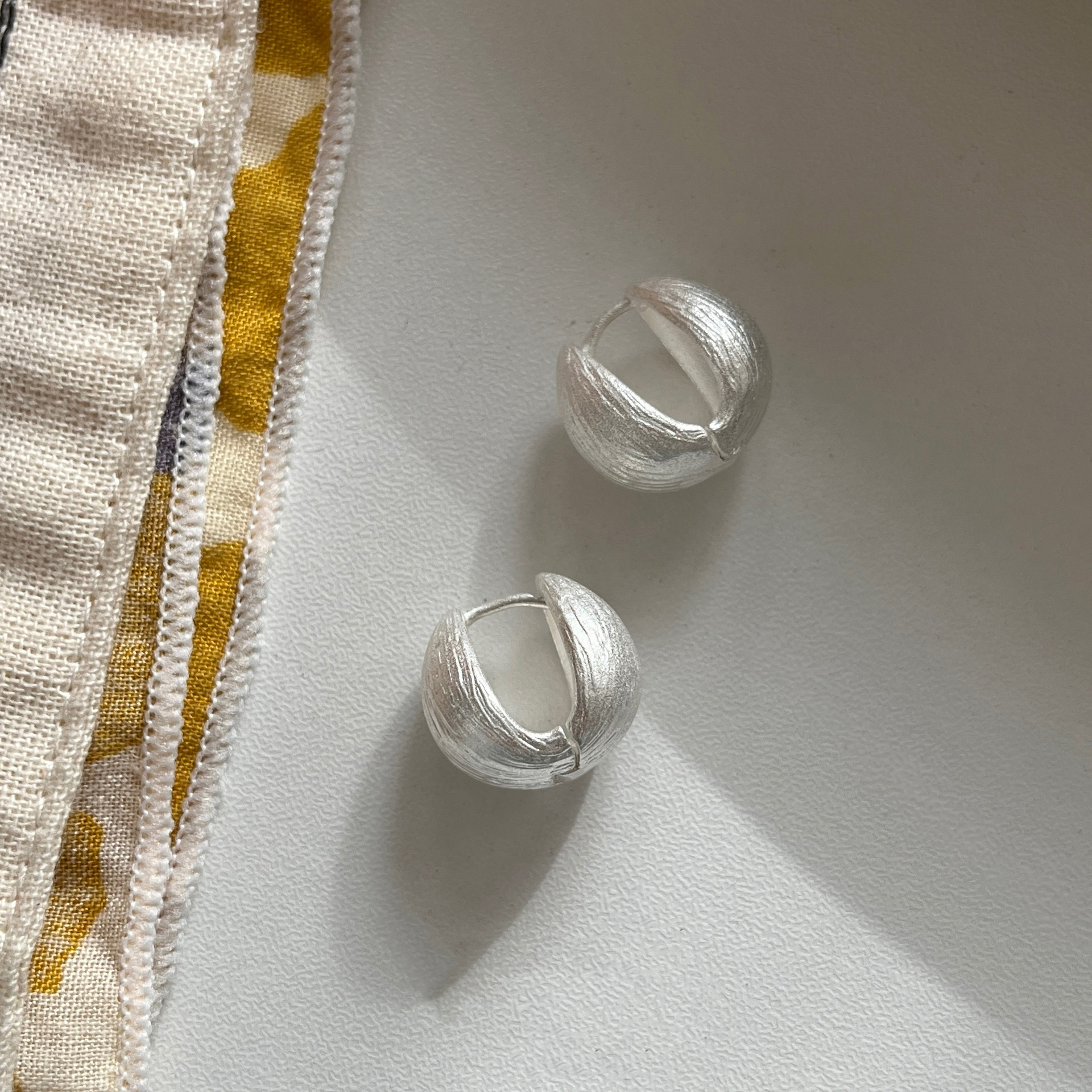 韩式个性时尚复古简约花纹几何耳扣小众轻奢百搭高级感冷淡风耳环详情3